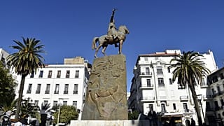 Statue à l'effigie de l'émir Abdelkader, figure historique algérienne, à Alger - photo du 28/01/2021