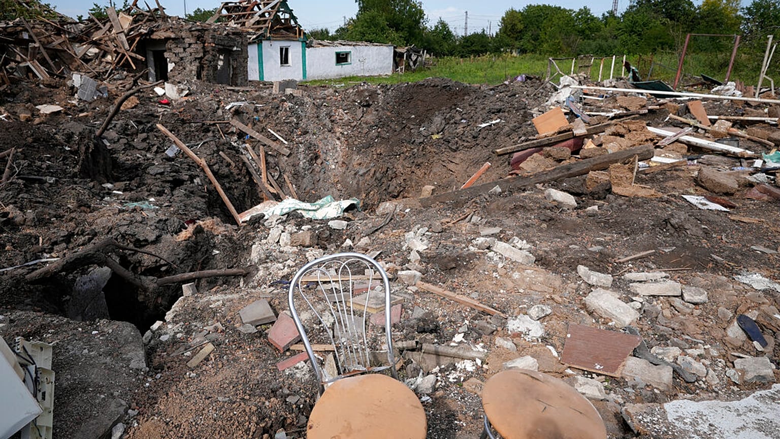 Des maisons détruites après une attaque russe dans le village de Tchapliné, en Ukraine, jeudi 25 août 2022. 