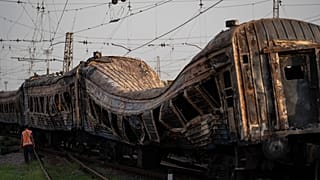 Последствия российского ракетного удара по станции Чаплино на юго-востоке Украины, 25 августа 2022
