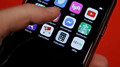 تطبيقات لمواقع تواصل اجتماعي على هاتف ذكي.