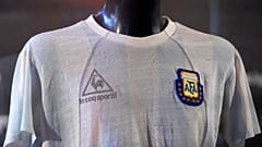 Das damalige Trikot Diego Maradonas im Museum in Madrid