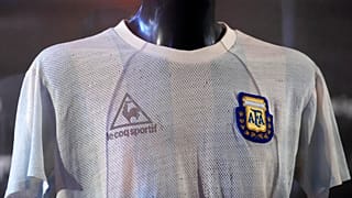 Camisola de Diego Maradona doada por Lothar Mathaus