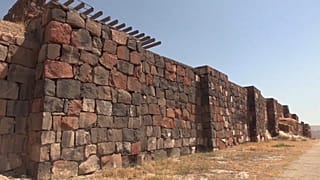 Mauern der Festung Erebuni