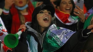 İran'da ilk kez Süper Lig maçında tribünler kadınlara açıldı