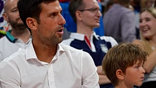 Ο Νόβακ Τζόκοβιτς στις κερκίδες του αγώνα μπάσκετ Σερβία - Ελλάδα