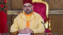 الملك المغربي محمد السادس في القصر الملكي في مدينة فاس، شمال شرق المغرب، في 8 أكتوبر 2021.