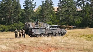 En Idar-Oberstein el ejército alemán instruía a los soldados alemanes en la utilización del obús Panzerhaubitze 2000