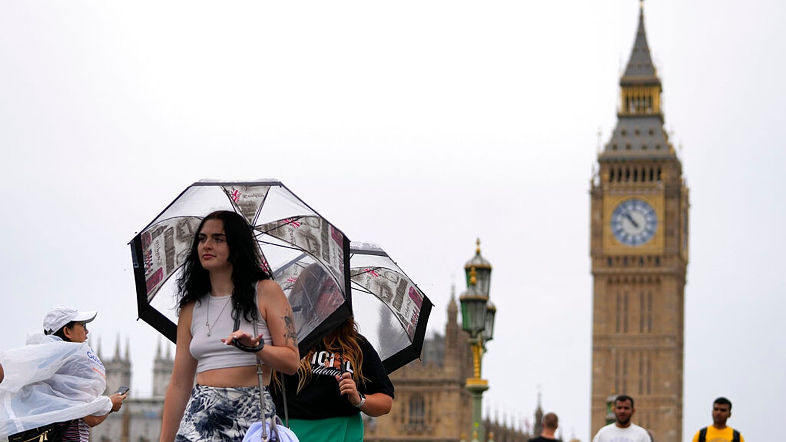 Touristinnen und Touristen in London im Sommer 2022