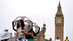 Touristinnen und Touristen in London im Sommer 2022
