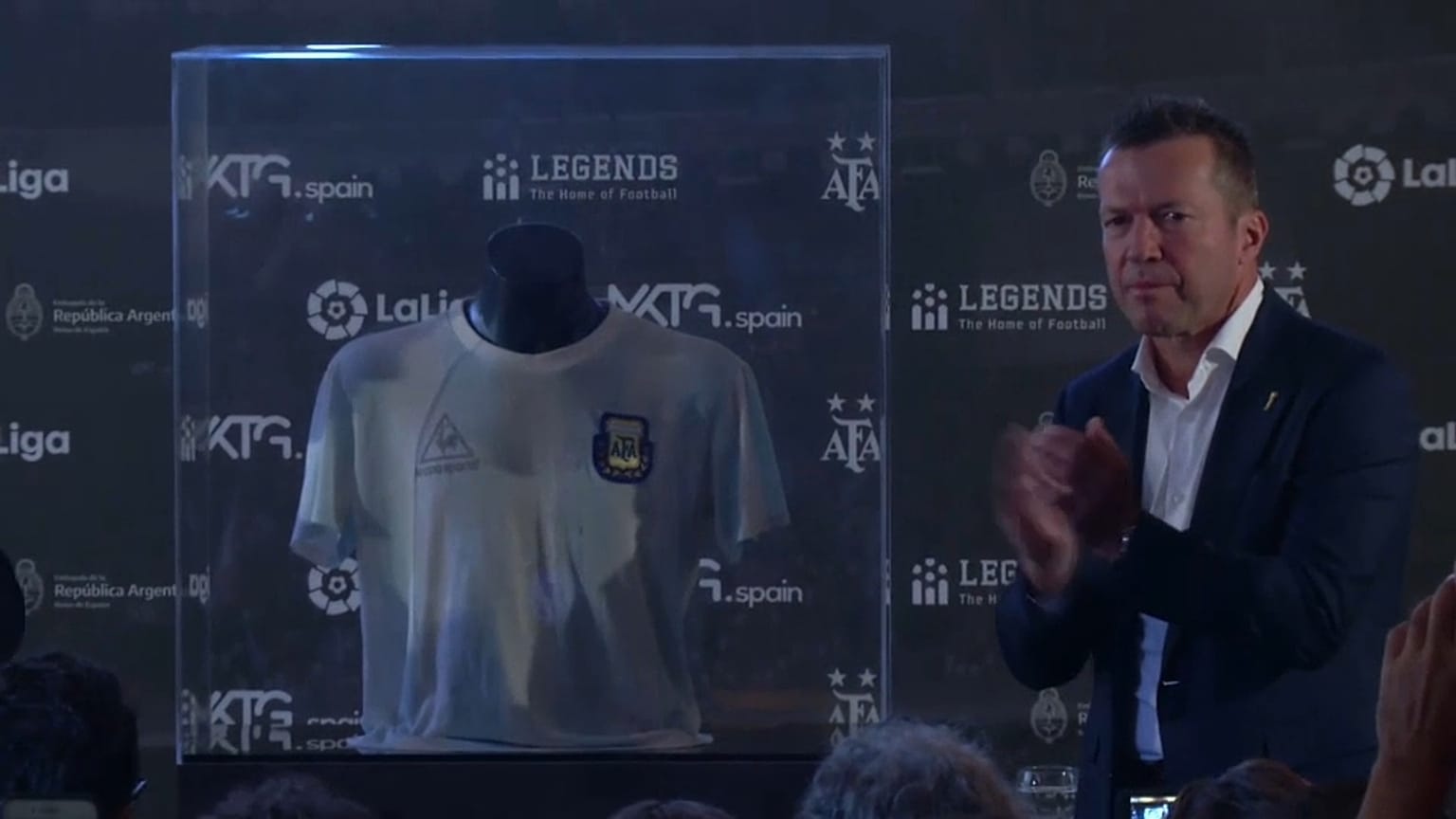 Lothar Matthäus, unveils Maradona's symbolic Number 10 shirt from the 1986 World Cup final.