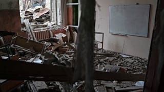 Разрушенная школа, Украина 