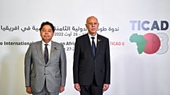 الرئيس التونسي قيس سعيد ووزير خارجية اليابان يوشيماسا هاياشي 