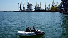 Minenentschärfung durch Angestellte der selbsternannten Volksrepublik Donezk: Wer Minen im Schwarzen Meer legt und wie viele Sprengkörper es dort gibt, ist unklar.