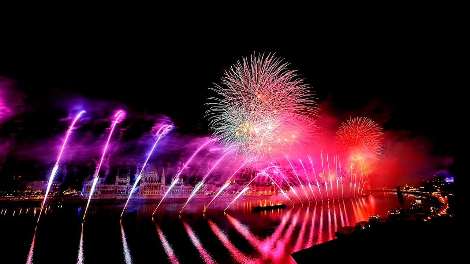 Fuegos artificiales en Budapest, Hungría