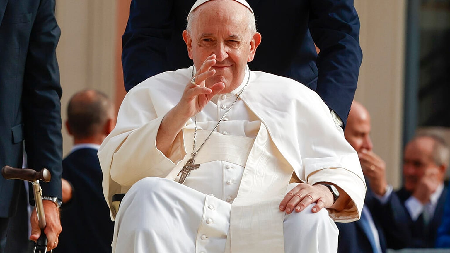 Der Papst besucht die Stadt L'Aquila, die 2009 ein verheerendes Erdbeben erlebt hat.