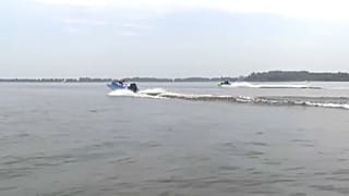 Motorboote an der Oder