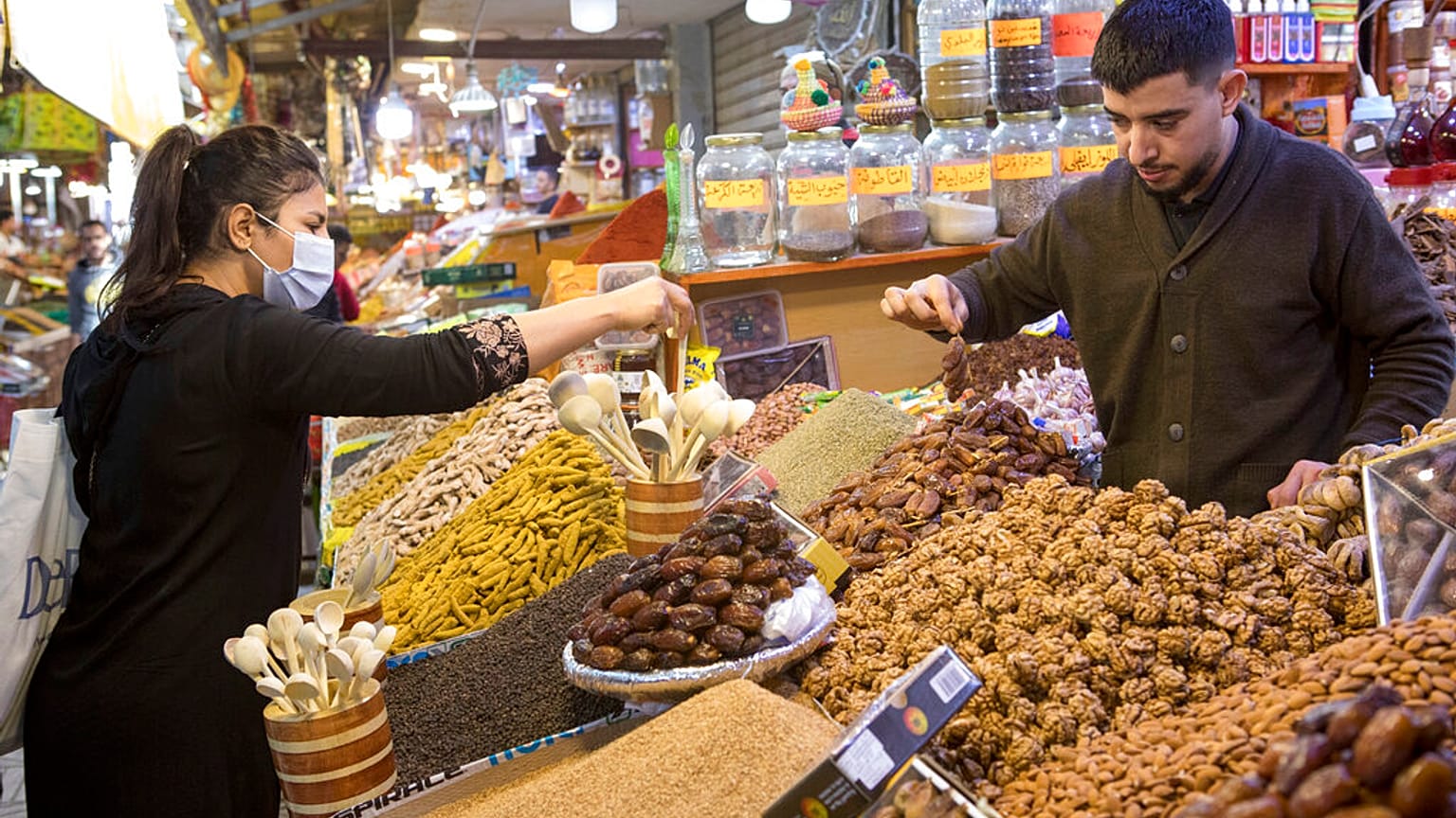 أحد أسواق مدينة الدار البيضاء، المغرب، الأحد 3 أبريل 2021.