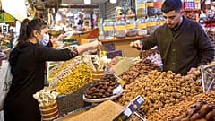 أحد أسواق مدينة الدار البيضاء، المغرب، الأحد 3 أبريل 2021.