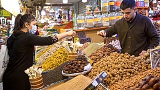 أحد أسواق مدينة الدار البيضاء، المغرب، الأحد 3 أبريل 2021.