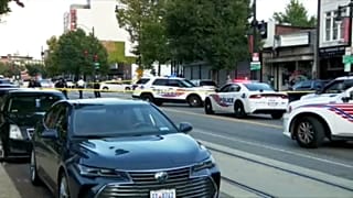 Rendőrautók a washingtoni lövöldözés helyszínén