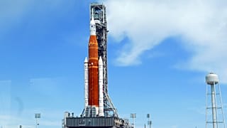 Лунная миссия Artemis-1: ракета на стартовой площадке на мысе Канаверал во Флориде