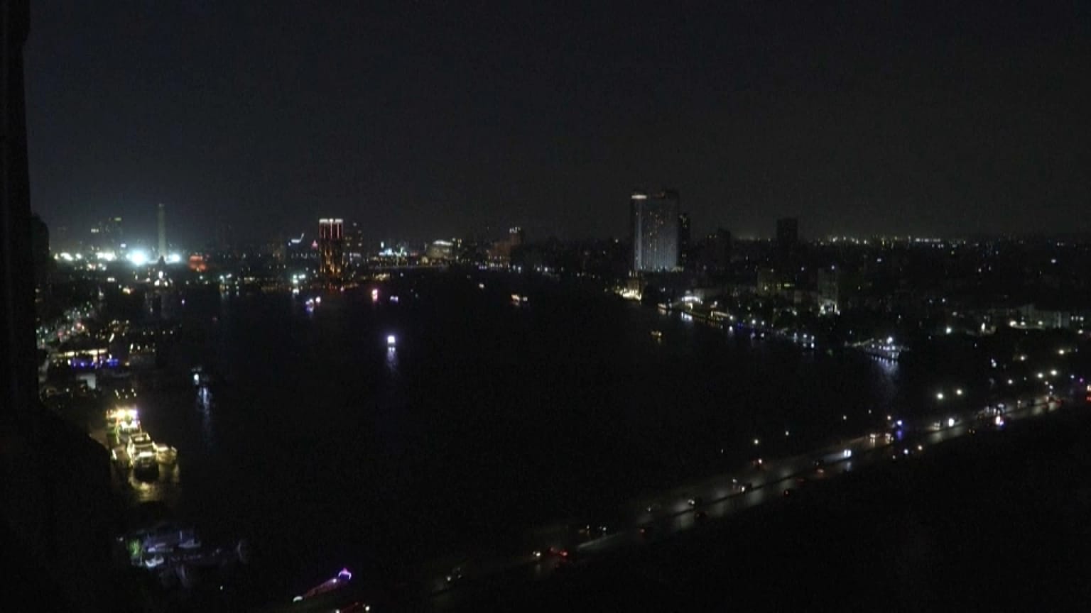 El gobierno de Egipto decide atenuar las luces para liberar energía 