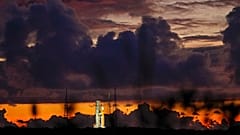 El cohete lunar de la NASA de la misión Artemis 1en el Centro Espacial Kennedy, el lunes 29 de agosto de 2022, en Cabo Cañaveral, Florida.