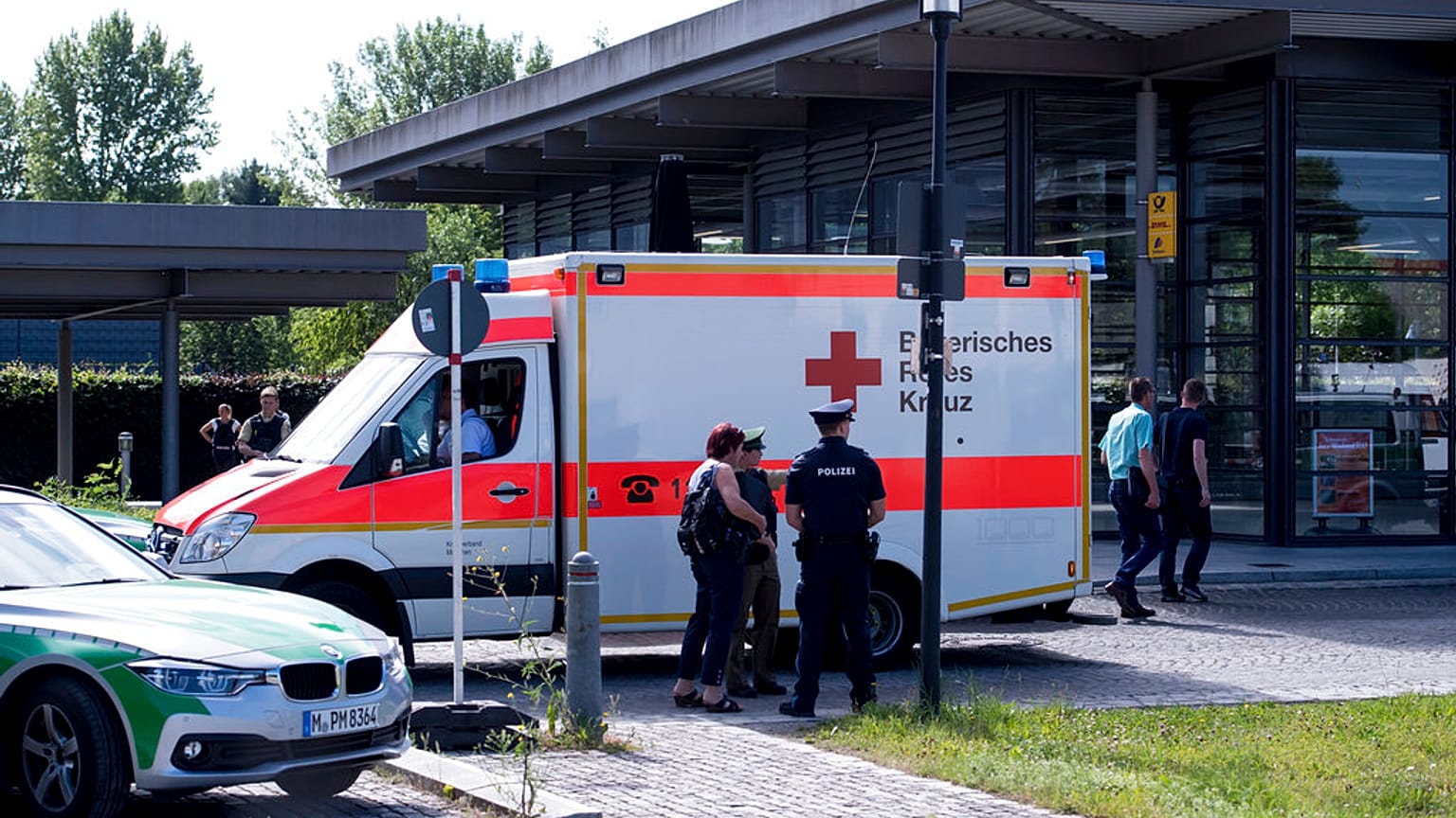 Kind aus Italien in München von Statue erschlagen - Rettungswagen (Symbolbild)