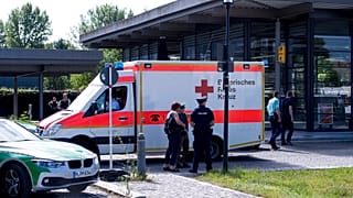 Kind aus Italien in München von Statue erschlagen - Rettungswagen (Symbolbild)