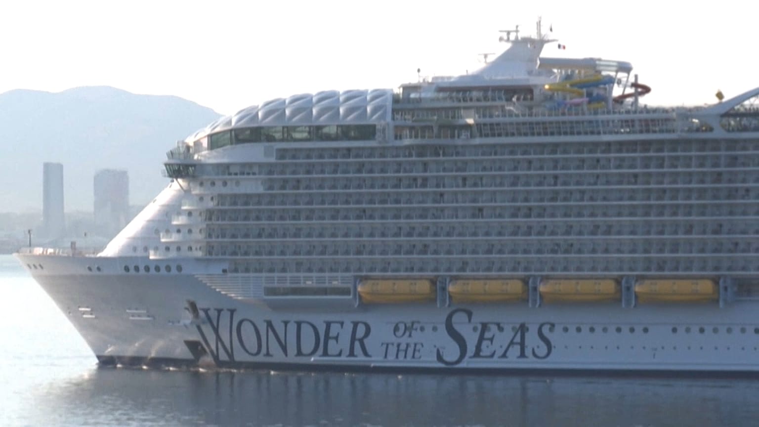 Un crucero llega al puerto de Marsella