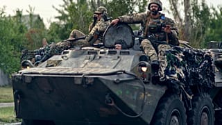 В Белом доме заявили, что только предположения об украинском наступлении на юге заставили России перебросить туда части из Донбасса