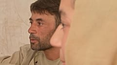 Ein Vater in der Stadt Herat hat seine 13-jährige Tochter (im Vordergrund) für eine Heirat freigegeben