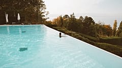 Frankreich und seine Privatpools: Im Schnitt kommt ein Schwimmbad auf 21 Einwohner, insgesamt sind es laut Branchenverband rund 3,2 Mio. Pools.