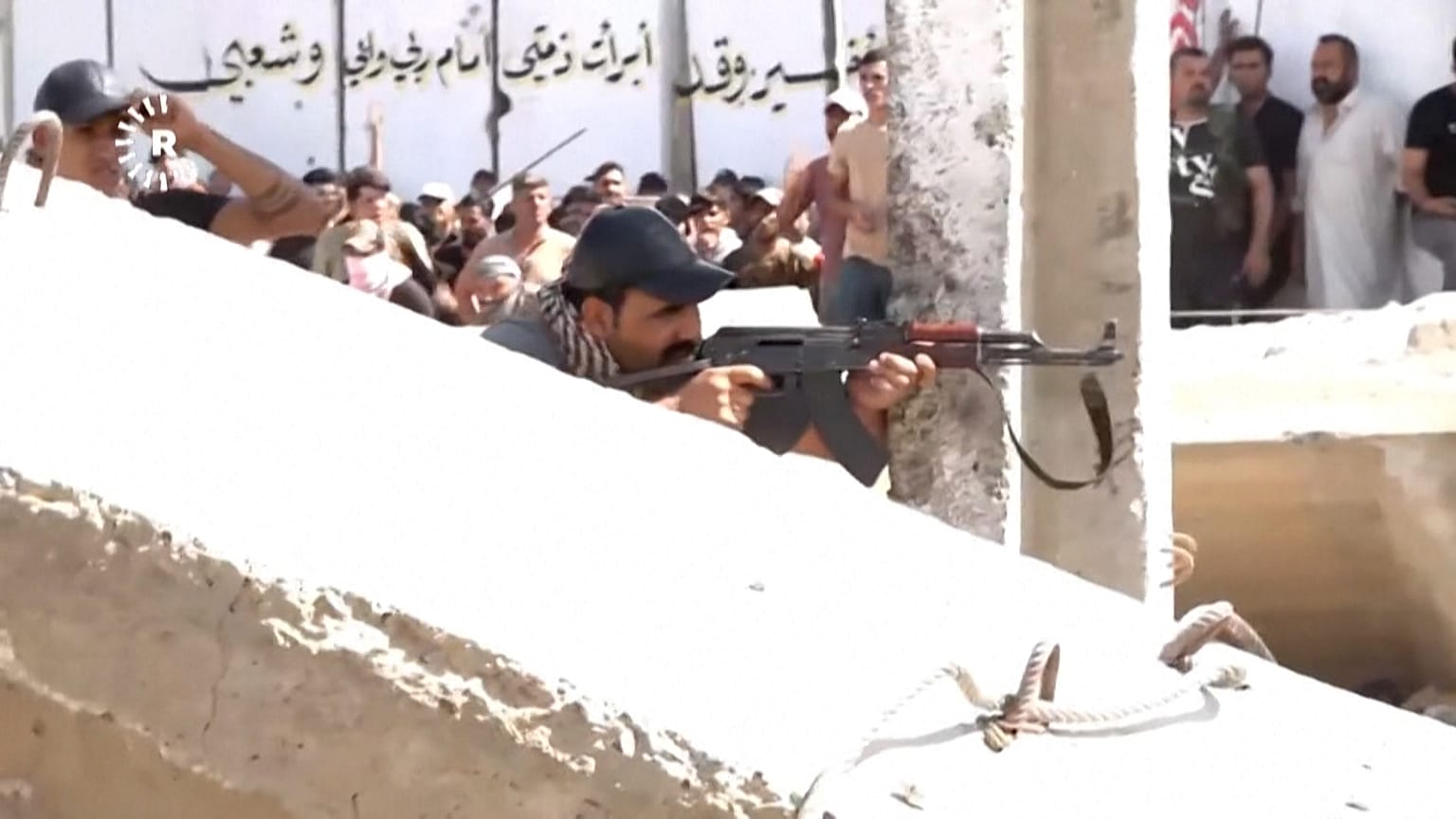 Fighting intensifies in Baghdad after Sadr quits politics