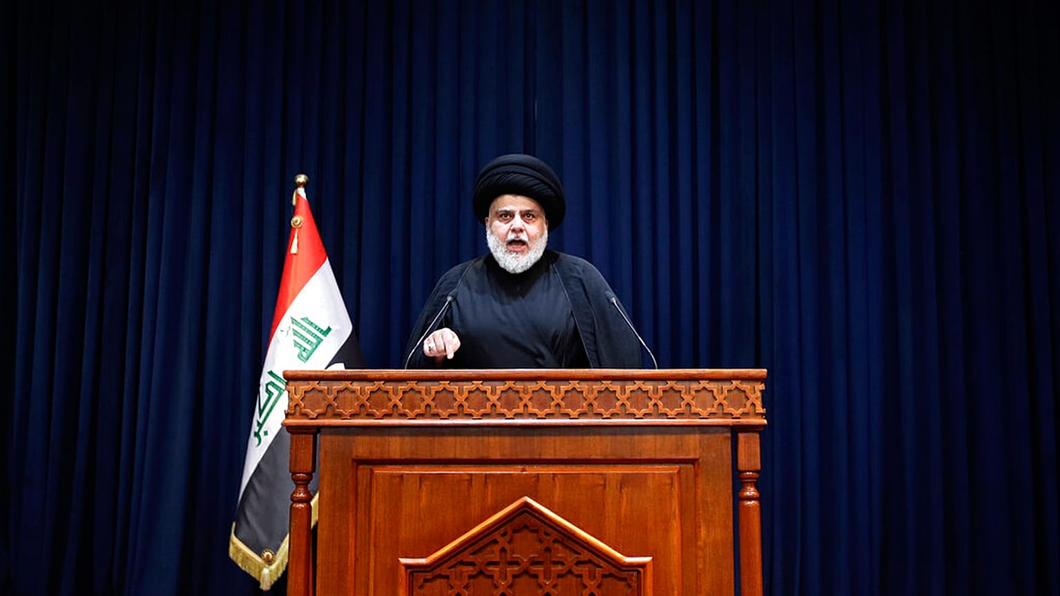 Moqtada al-Sadr faz discurso aos apoiantes para pedir fim dos protestos