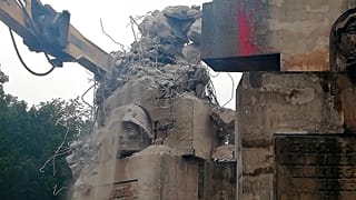  Polonya'nın Brzeg kentinde Sovyet döneminden kalma bir Kızıl Ordu anıtı yıkılıyor