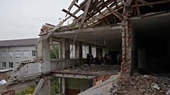 Was von dem Schulgebäude nach einem halben Jahr Krieg übrig geblieben ist.
