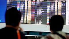 Anzeigetafel an einem Flughafen
