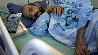 المعتقل الفلسطيني خليل العواودة ينهي إضراباً عن الطعام استمر أكثر من 160 يوما بعد أن وافقت إسرائيل على الإفراج عنه في أكتوبر القادم، 31 أغسطس 2022.