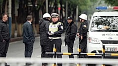 La policía china patrulla en las calles de Urumqi, en Xinjiang