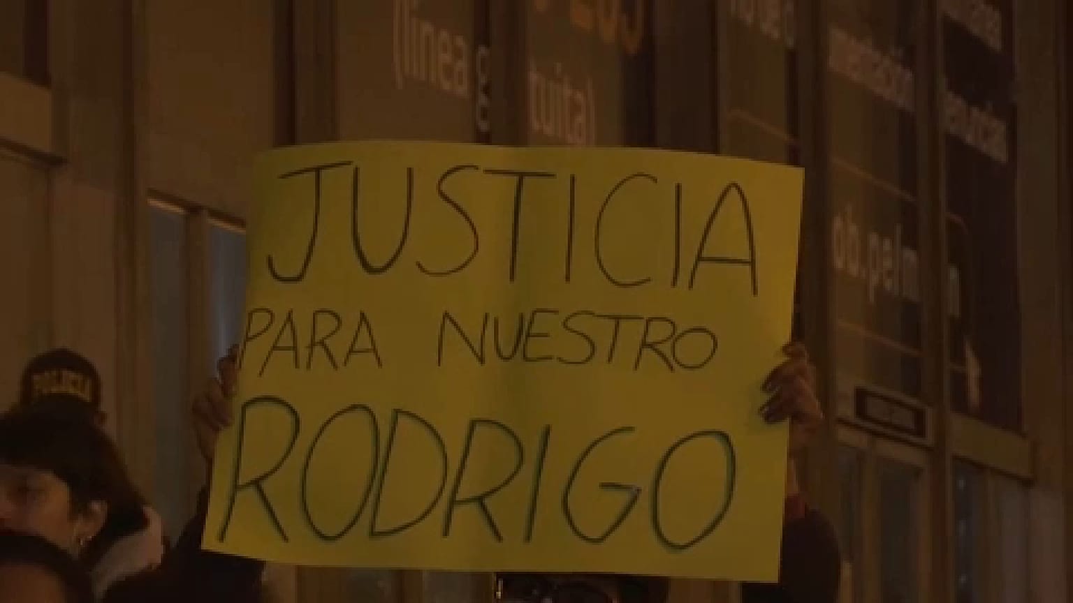  Activistas de los derechos LGBTQ exigen a la fiscalia justicia, tras la muerte de un peruano en Bali. 