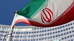 پرچم ایران مقابل مقر اروپایی سازمان ملل در وین