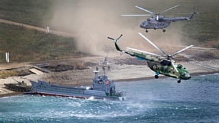 В предыдущих учениях "Восток-2018" приняли участие почти 300 тысяч военных, в шесть раз больше чем в маневрах этого года