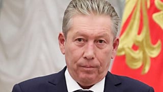 وفاة رافيل ماغانوف المدير العام لشركة "لوك أويل"، ثاني أكبر شركة منتجة للنفط في روسيا، إثر سقوطه من نافذة مشفى كان يتلقى العلاج فيها، 1 سبتمبر 2022.