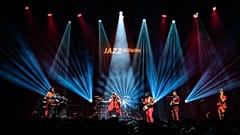 Le groupe Tank and the Bangas sur la scène de Jazz à la Villette 