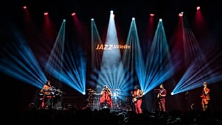 Le groupe Tank and the Bangas sur la scène de Jazz à la Villette