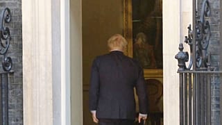 Премьер-министр Великобритании Борис Джонсон во время своего визита на атомную электростанцию EDF Sizewell в Сайзуэлле, восточная Англия, 1 сентября 2022 года.
