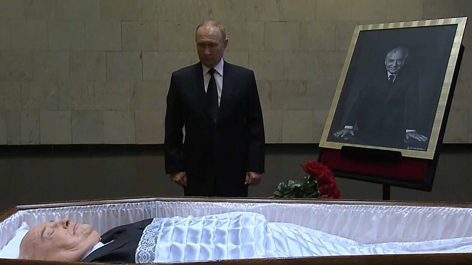 Putyin Gorbacsov ravatalánál