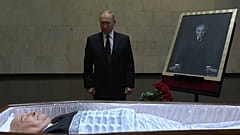 Putyin Gorbacsov ravatalánál