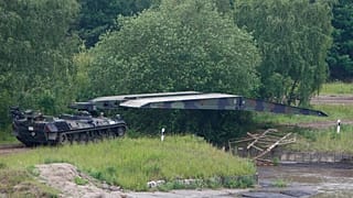  Panzerschnellbrücke "Biber" bei Truppenübung in Münster - ARCHIV